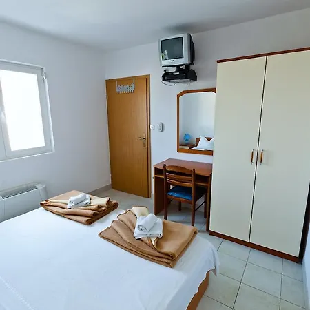 Bed & Breakfast Family Magazin Žuljana