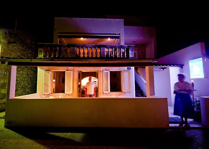 לינה וארוחת בוקר Family Magazin 3*