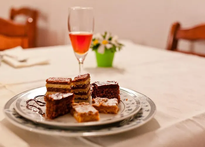 לינה וארוחת בוקר Family Magazin 3*