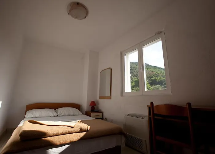 לינה וארוחת בוקר Family Magazin 3*