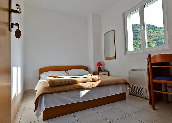 לינה וארוחת בוקר Family Magazin Žuljana