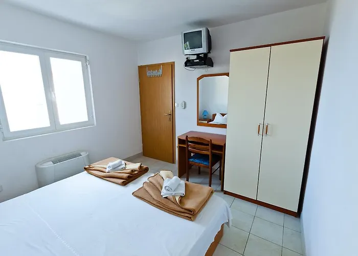 לינה וארוחת בוקר Family Magazin Žuljana