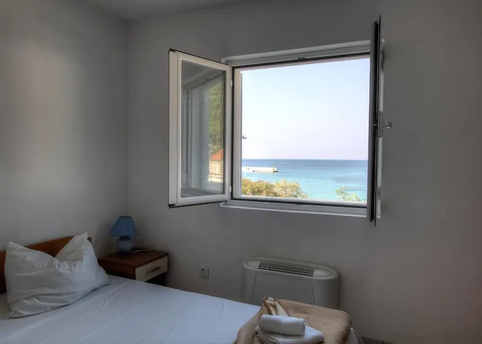 לינה וארוחת בוקר Family Magazin 3*