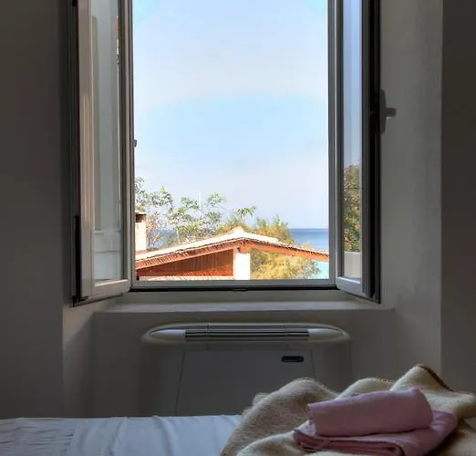 לינה וארוחת בוקר Family Magazin 3*